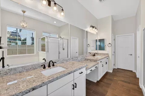 Bath - 10612 E Nopal Ave, Mesa, AZ 85209 photo 2 of 4