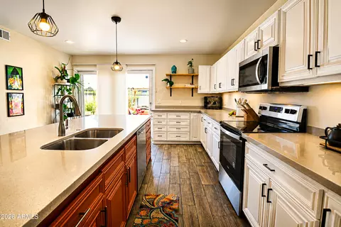 Kitchen - 4101 E Pierce St, Phoenix, AZ 85008 photo 3 of 6