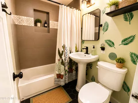 Bath - 4101 E Pierce St, Phoenix, AZ 85008 photo 2 of 2