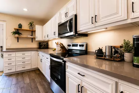 Kitchen - 4101 E Pierce St, Phoenix, AZ 85008 photo 5 of 6