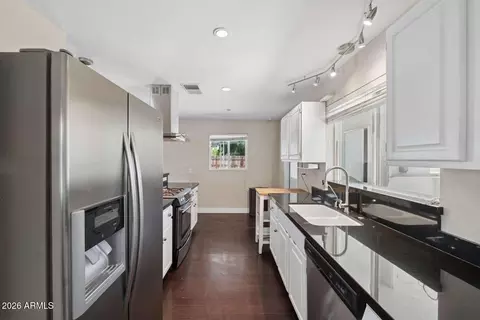 Kitchen - 3817 N 49th Pl, Phoenix, AZ 85018 photo 1 of 4