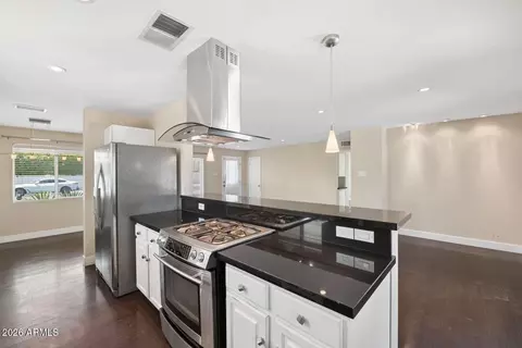 Kitchen - 3817 N 49th Pl, Phoenix, AZ 85018 photo 3 of 4