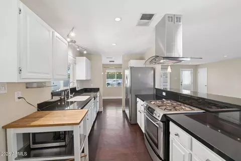 Kitchen - 3817 N 49th Pl, Phoenix, AZ 85018 photo 4 of 4