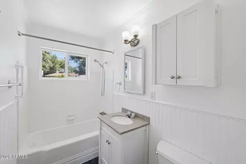 Bath - 3817 N 49th Pl, Phoenix, AZ 85018 photo 1 of 1