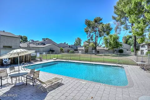 Exterior - 202 E Betty Elyse Ln, Phoenix, AZ 85022 photo 5 of 6