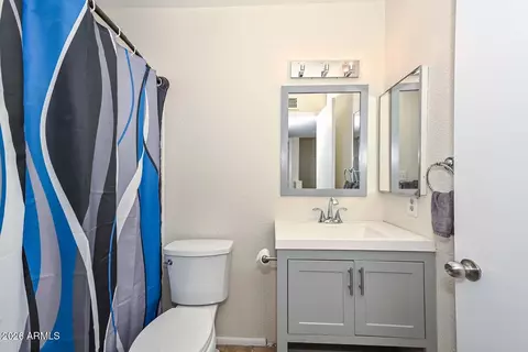 Bath - 202 E Betty Elyse Ln, Phoenix, AZ 85022 photo 1 of 2