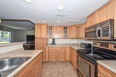 Kitchen - 202 E Betty Elyse Ln, Phoenix, AZ 85022 photo 3 of 5