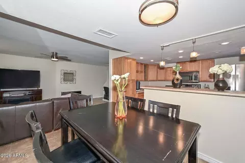Dining - 202 E Betty Elyse Ln, Phoenix, AZ 85022 photo 2 of 3