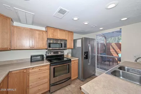 Kitchen - 202 E Betty Elyse Ln, Phoenix, AZ 85022 photo 2 of 5