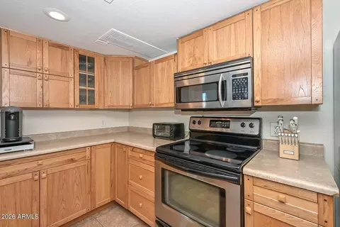Kitchen - 202 E Betty Elyse Ln, Phoenix, AZ 85022 photo 5 of 5