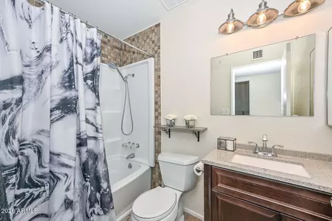 Bath - 202 E Betty Elyse Ln, Phoenix, AZ 85022 photo 2 of 2