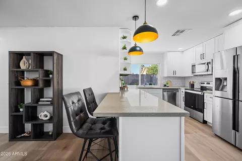 3934 W Glenaire Dr, Phoenix, AZ 85053