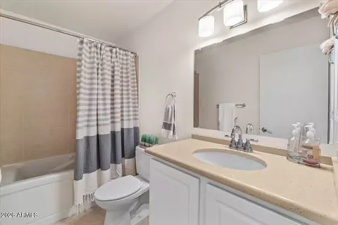 Bath - 5525 E Thomas Rd #O12, Phoenix, AZ 85018 photo 2 of 2