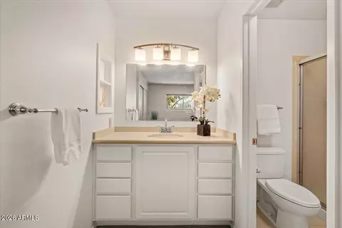 Bath - 5525 E Thomas Rd #O12, Phoenix, AZ 85018 photo 1 of 2