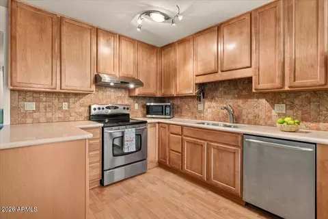 Kitchen - 5525 E Thomas Rd #O12, Phoenix, AZ 85018 photo 2 of 2