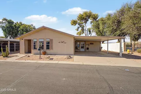 886 Eagle Dr, San Tan Valley, AZ 85140