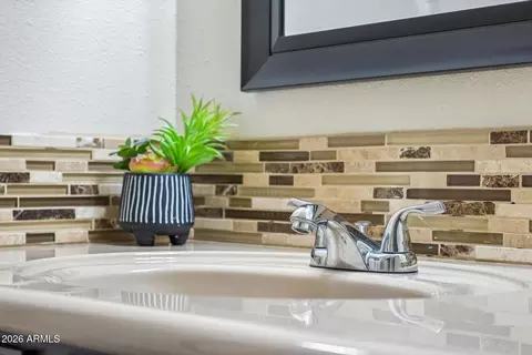 Bath - 413 E Kristal Way, Phoenix, AZ 85024 photo 3 of 4