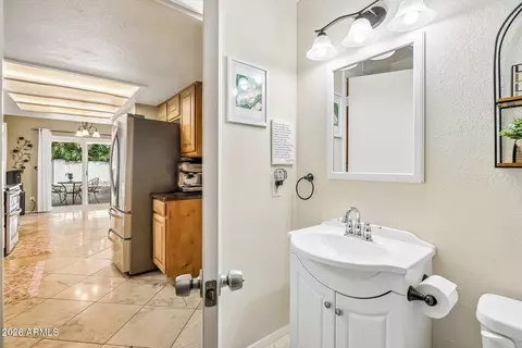 Bath - 413 E Kristal Way, Phoenix, AZ 85024 photo 1 of 4