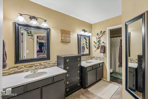 Bath - 413 E Kristal Way, Phoenix, AZ 85024 photo 2 of 4