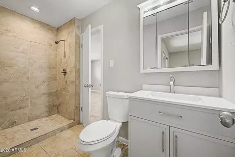 Bath - 808 E Desert Dr N, Phoenix, AZ 85042 photo 1 of 2