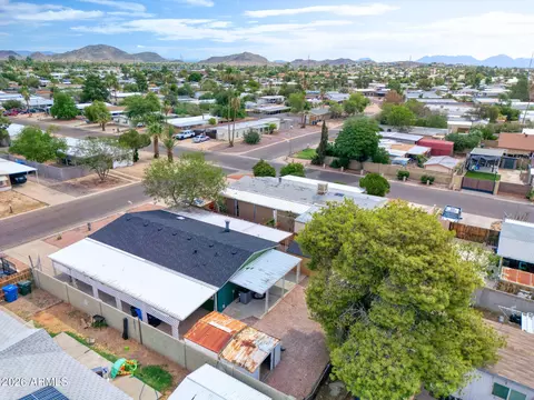233 E Michelle Dr, Phoenix, AZ 85022 photo 8