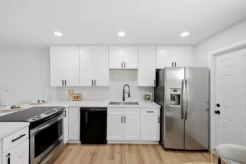Kitchen - 5502 E Colby St, Mesa, AZ 85205 photo 1 of 2