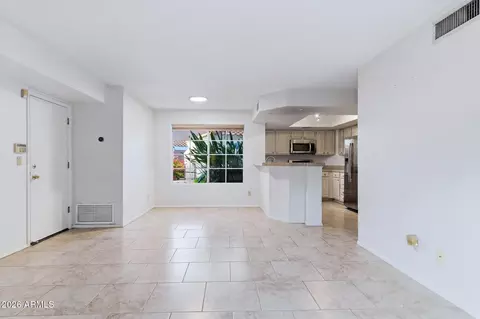Living - 4021 E Laurel Ln NE, Phoenix, AZ 85028 photo 9 of 10