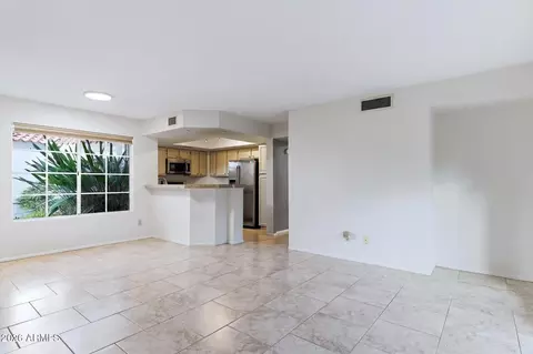 Living - 4021 E Laurel Ln NE, Phoenix, AZ 85028 photo 8 of 10