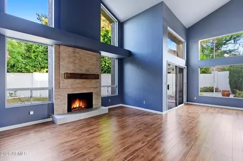 Living - 4021 E Laurel Ln NE, Phoenix, AZ 85028 photo 2 of 10