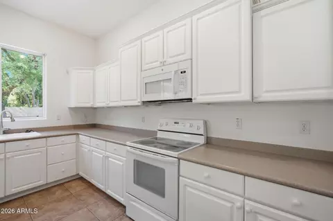 Kitchen - 2808 E Park Ave, Gilbert, AZ 85234 photo 4 of 6