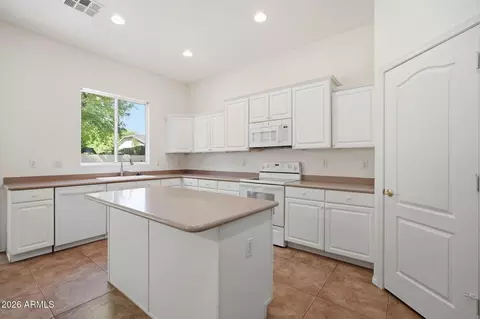 Kitchen - 2808 E Park Ave, Gilbert, AZ 85234 photo 3 of 6