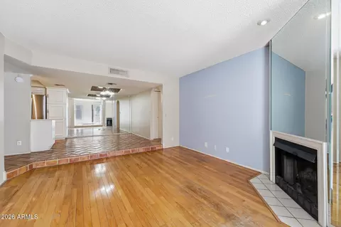 Living - 1820 E Morten Ave #111, Phoenix, AZ 85020 photo 5 of 8