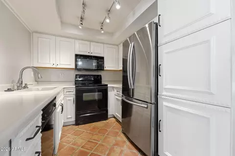 Kitchen - 1820 E Morten Ave #111, Phoenix, AZ 85020 photo 2 of 2