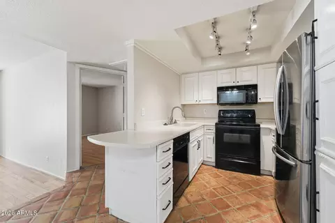 Kitchen - 1820 E Morten Ave #111, Phoenix, AZ 85020 photo 1 of 2