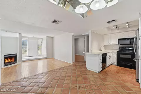 Living - 1820 E Morten Ave #111, Phoenix, AZ 85020 photo 7 of 8