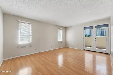 Living - 1820 E Morten Ave #111, Phoenix, AZ 85020 photo 8 of 8