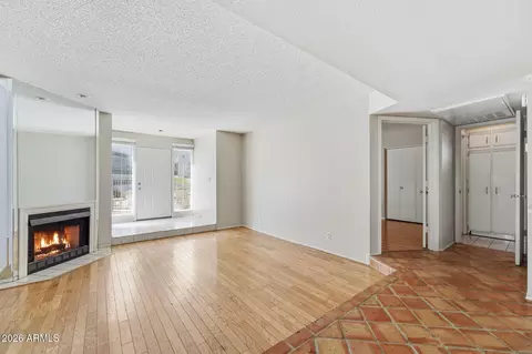 Living - 1820 E Morten Ave #111, Phoenix, AZ 85020 photo 4 of 8