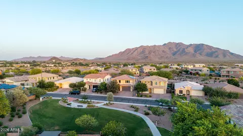 View/Area - 2707 E Daniel Dr, Gilbert, AZ 85298 photo 2 of 31