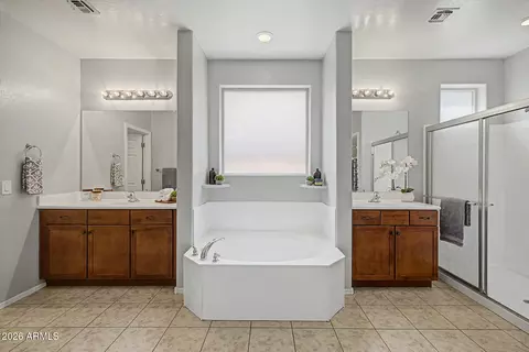 Bath - 2707 E Daniel Dr, Gilbert, AZ 85298 photo 3 of 7