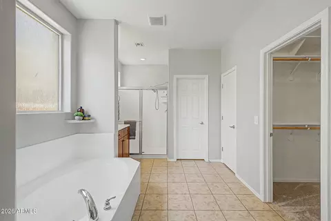 Bath - 2707 E Daniel Dr, Gilbert, AZ 85298 photo 2 of 7