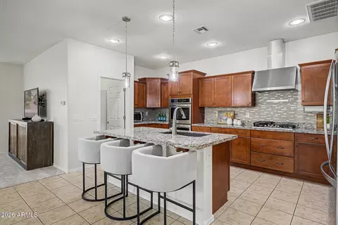 Kitchen - 2707 E Daniel Dr, Gilbert, AZ 85298 photo 3 of 4