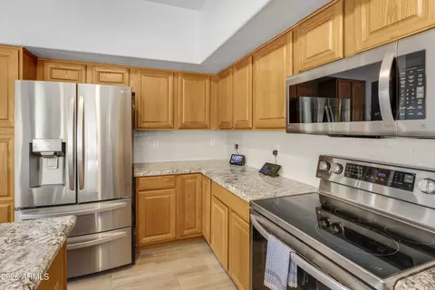 Kitchen - 1241 E Captain Dreyfus Ave, Phoenix, AZ 85022 photo 5 of 5