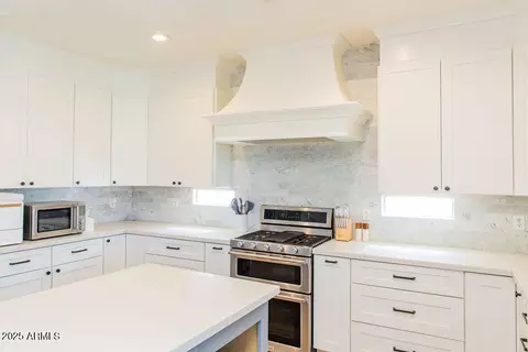 Kitchen - 2679 E Vermont Ct, Gilbert, AZ 85295 photo 9 of 9