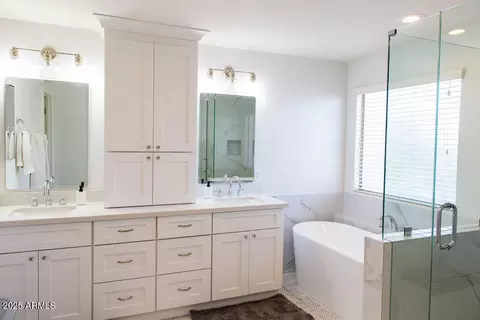 Bath - 2679 E Vermont Ct, Gilbert, AZ 85295 photo 4 of 10