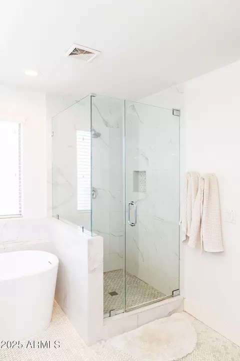 Bath - 2679 E Vermont Ct, Gilbert, AZ 85295 photo 7 of 10