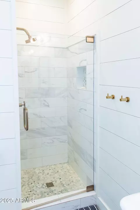 Bath - 2679 E Vermont Ct, Gilbert, AZ 85295 photo 2 of 10