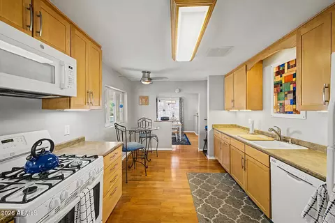 Kitchen - 1524 Earll Dr, Phoenix, AZ 85014 photo 4 of 6