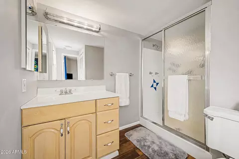 Bath - 1524 Earll Dr, Phoenix, AZ 85014 photo 1 of 3