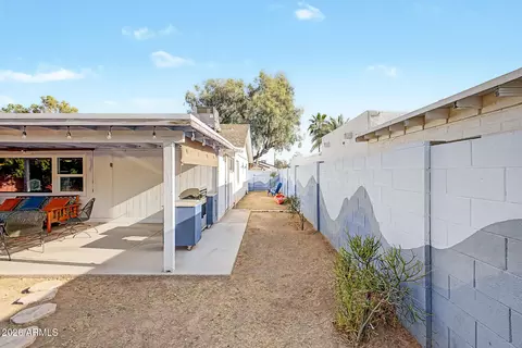 Exterior - 1524 Earll Dr, Phoenix, AZ 85014 photo 5 of 10