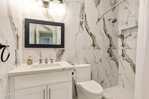 Bath - 1826 W Oraibi Dr, Phoenix, AZ 85027 photo 1 of 2